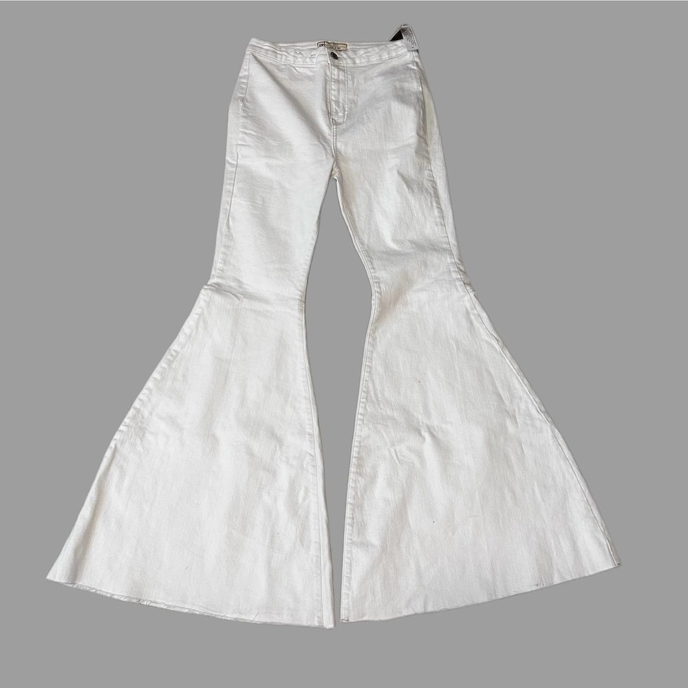 Free People Just Float On White Bellbottoms  NWT Size 30